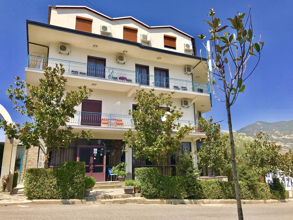 RAMIS Hotel&Outdoor Sports Center Përmet Buitenkant foto